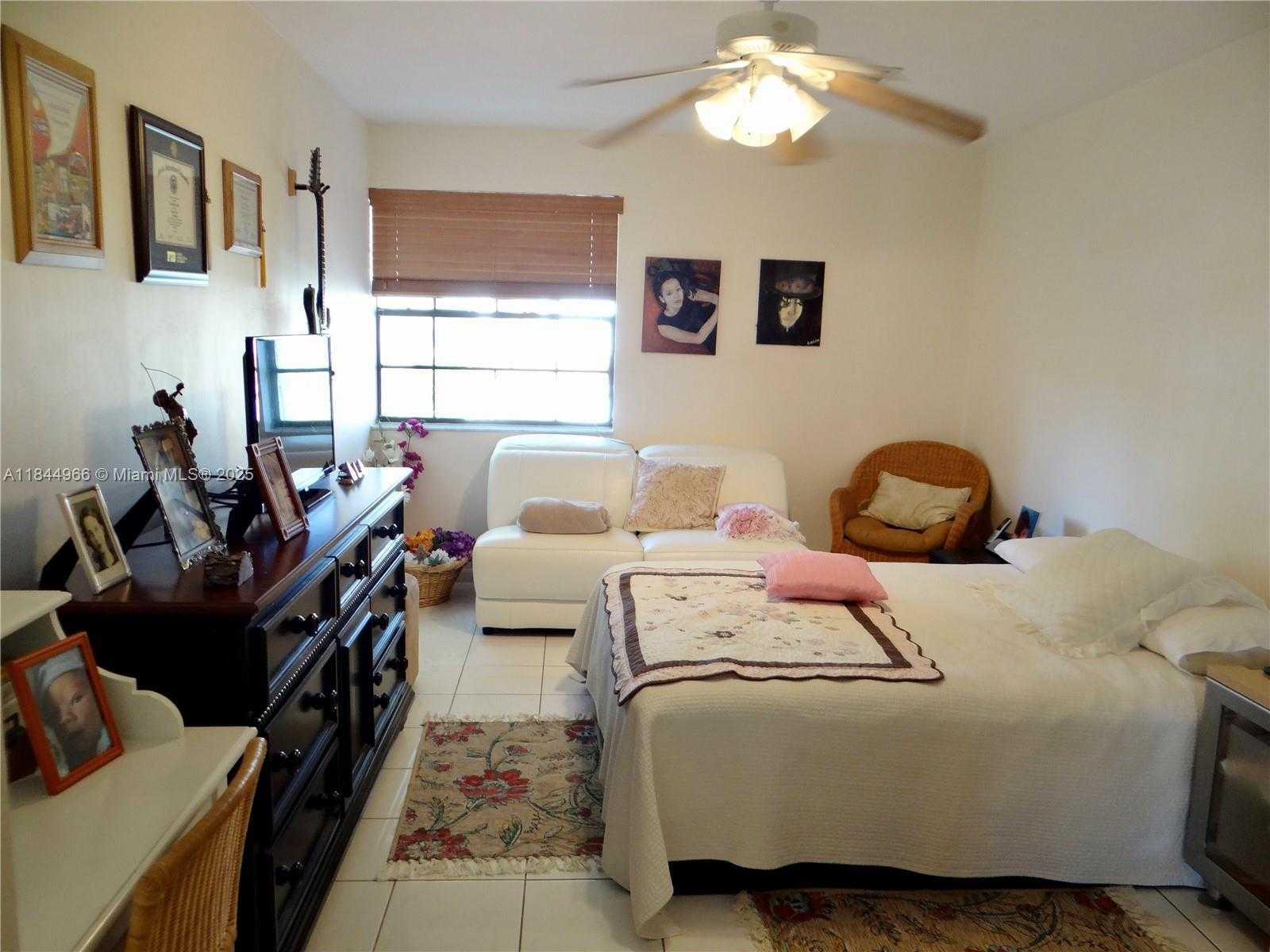 Small Image of 3500 MAGELLAN CIR #714, Aventura Number 25