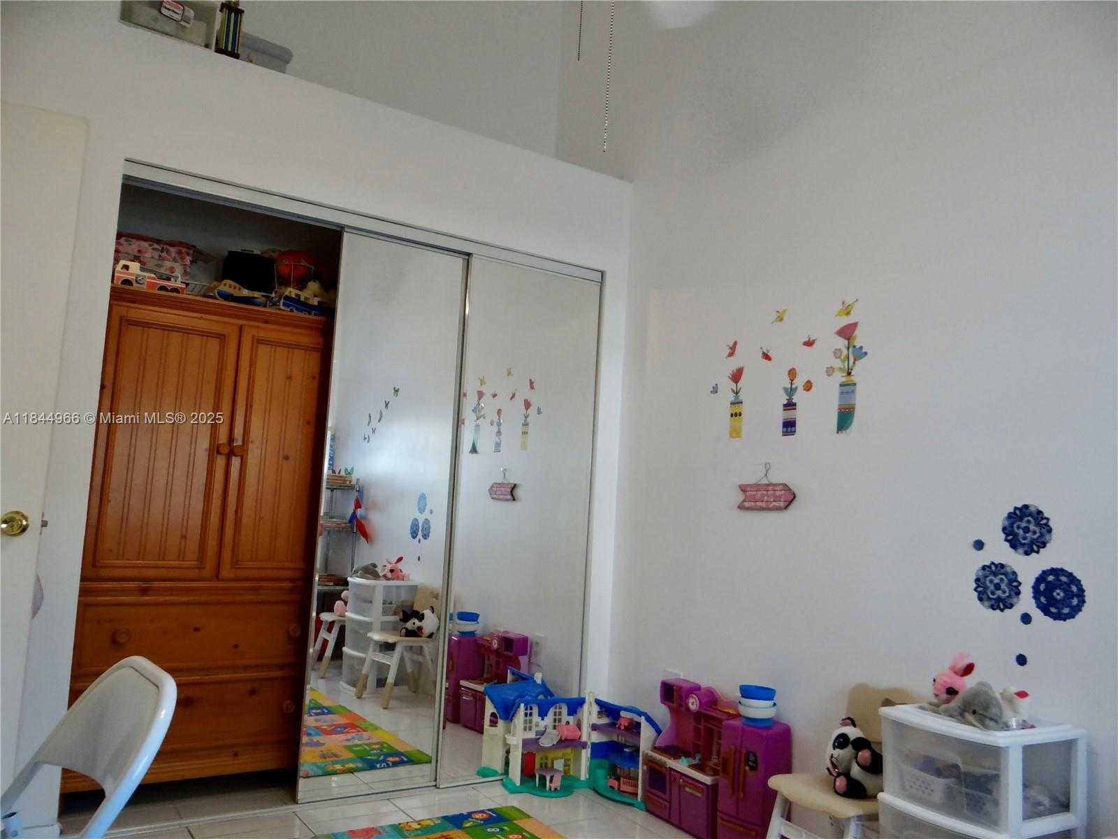 Small Image of 3500 MAGELLAN CIR #714, Aventura Number 30