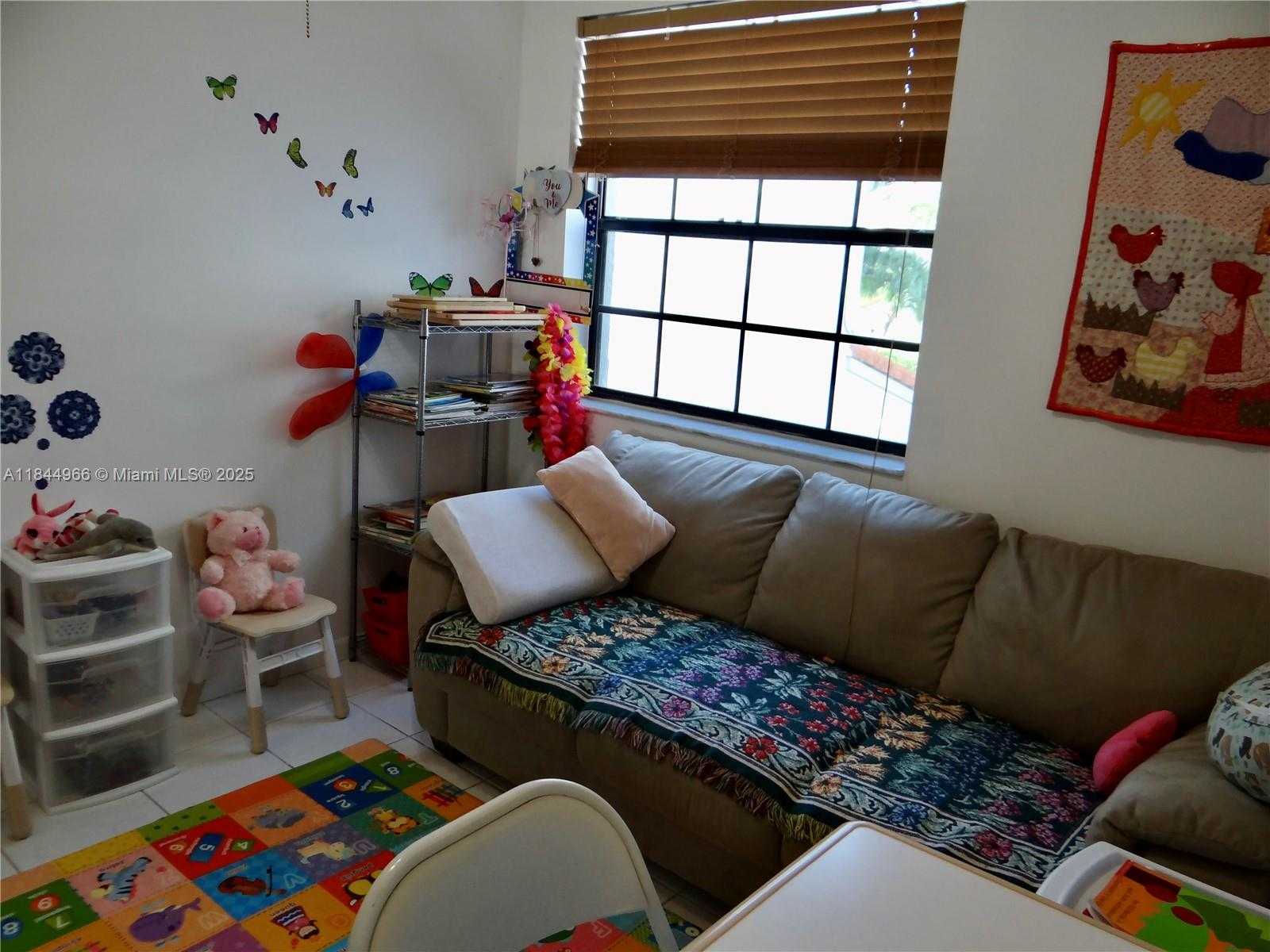 Small Image of 3500 MAGELLAN CIR #714, Aventura Number 31