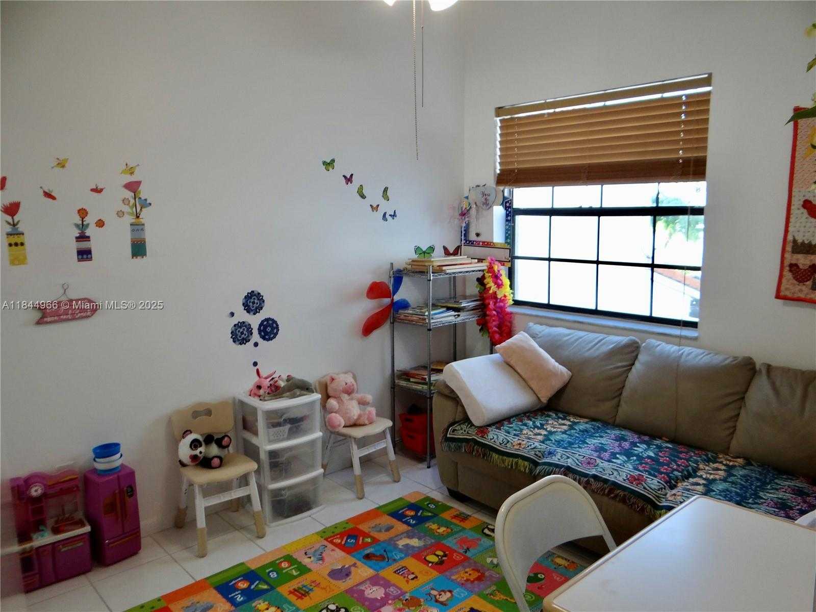 Small Image of 3500 MAGELLAN CIR #714, Aventura Number 32