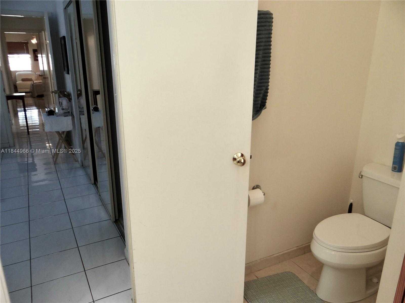 Small Image of 3500 MAGELLAN CIR #714, Aventura Number 37