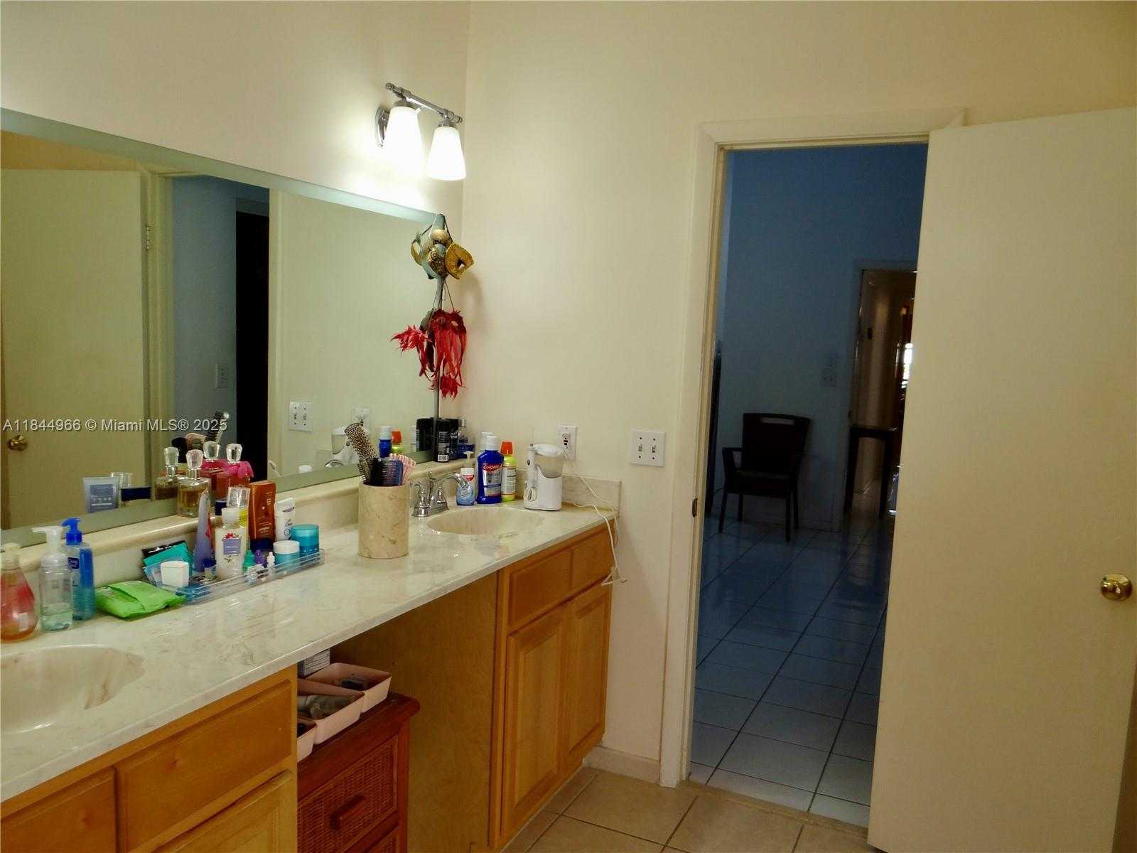 Small Image of 3500 MAGELLAN CIR #714, Aventura Number 38
