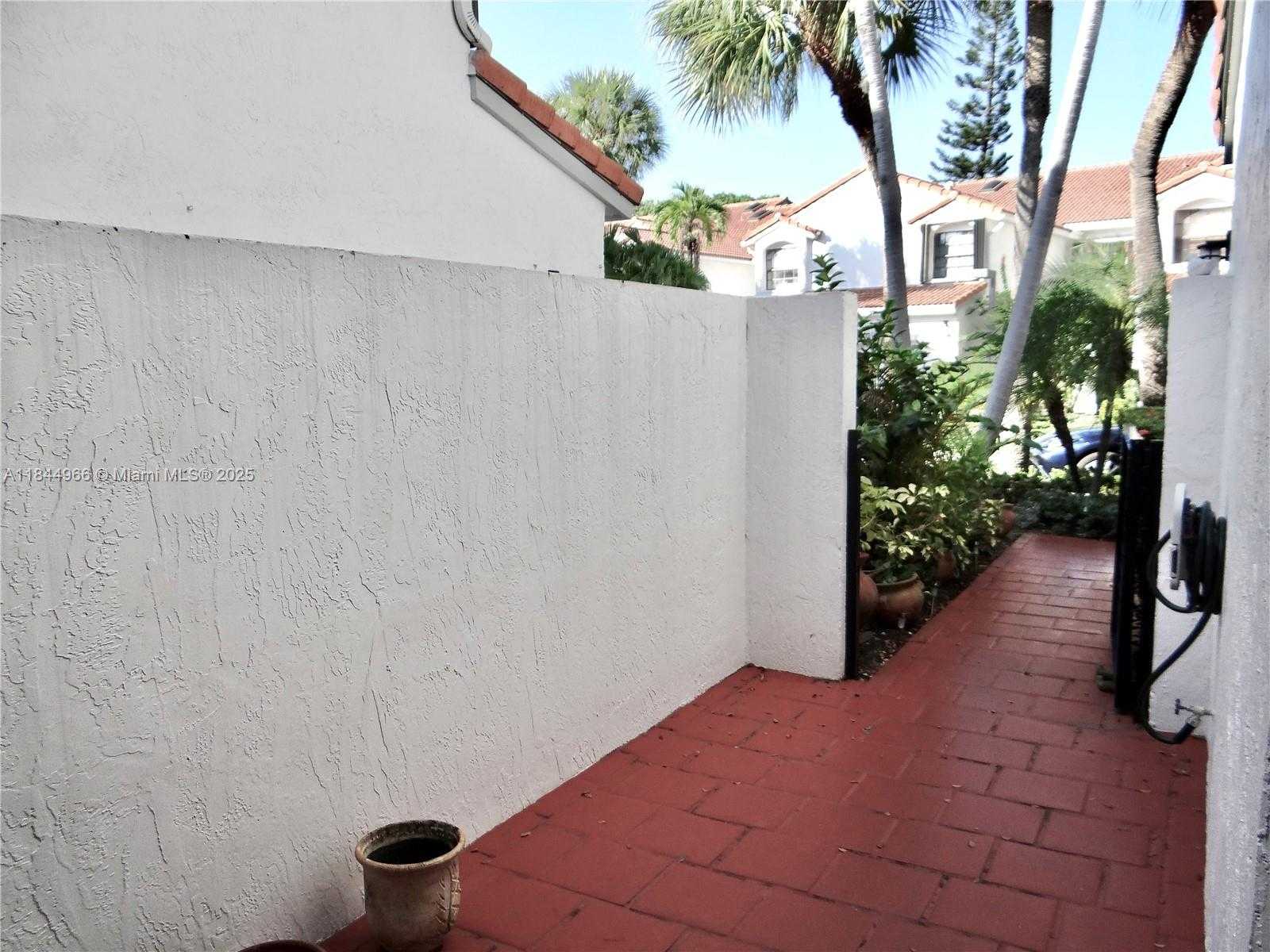 Small Image of 3500 MAGELLAN CIR #714, Aventura Number 4
