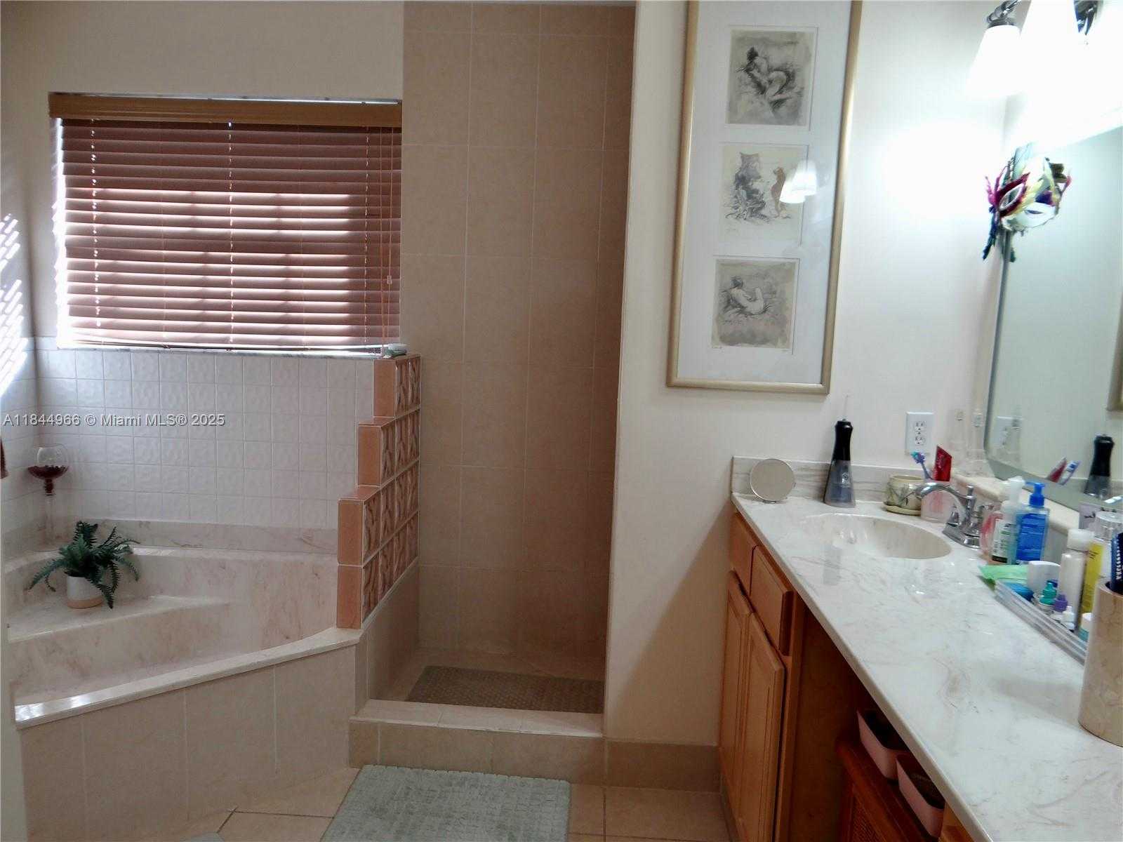 Small Image of 3500 MAGELLAN CIR #714, Aventura Number 40