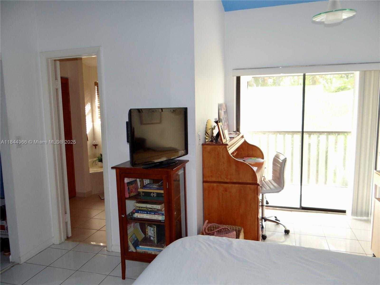 Small Image of 3500 MAGELLAN CIR #714, Aventura Number 42