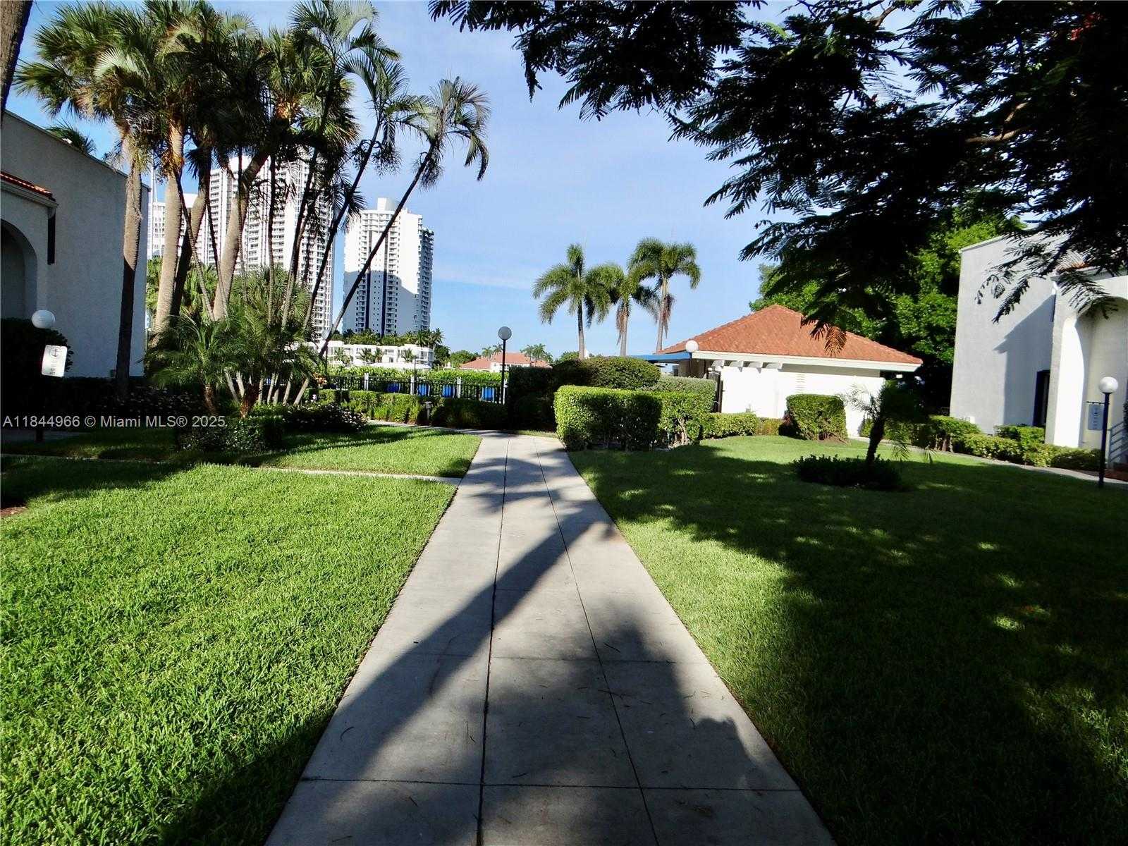 Small Image of 3500 MAGELLAN CIR #714, Aventura Number 53