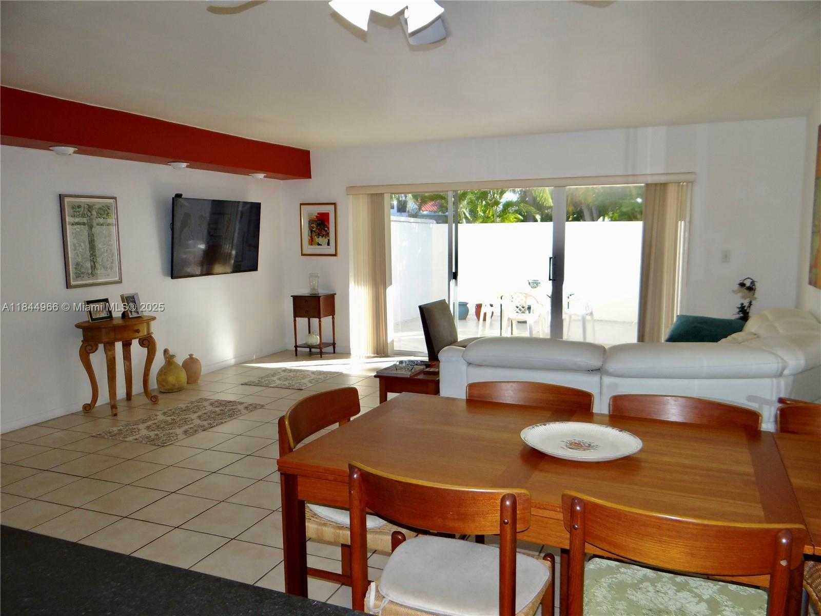 Small Image of 3500 MAGELLAN CIR #714, Aventura Number 9