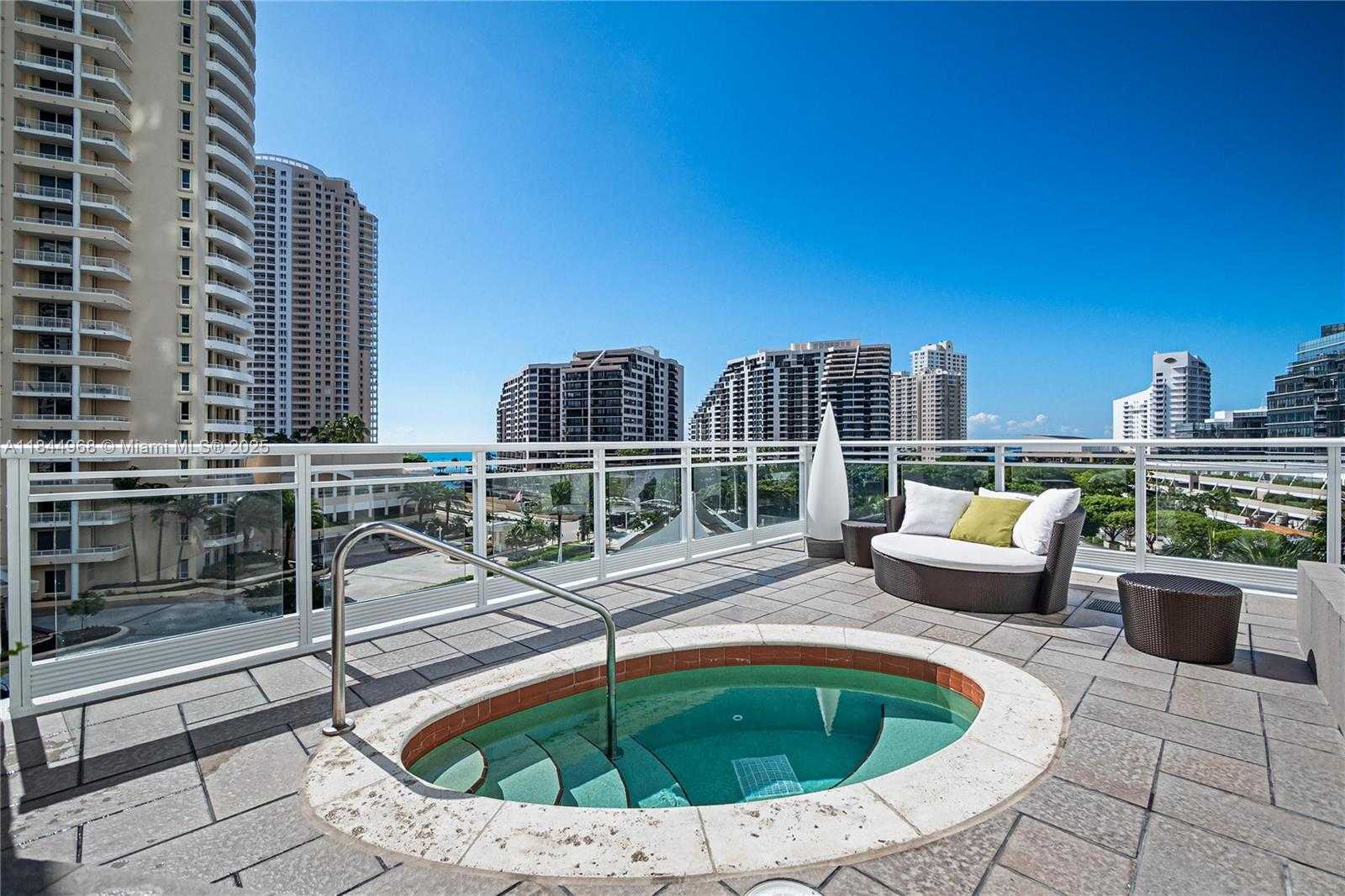 Small Image of 900 BRICKELL KEY BLVD #2005, Miami Number 17