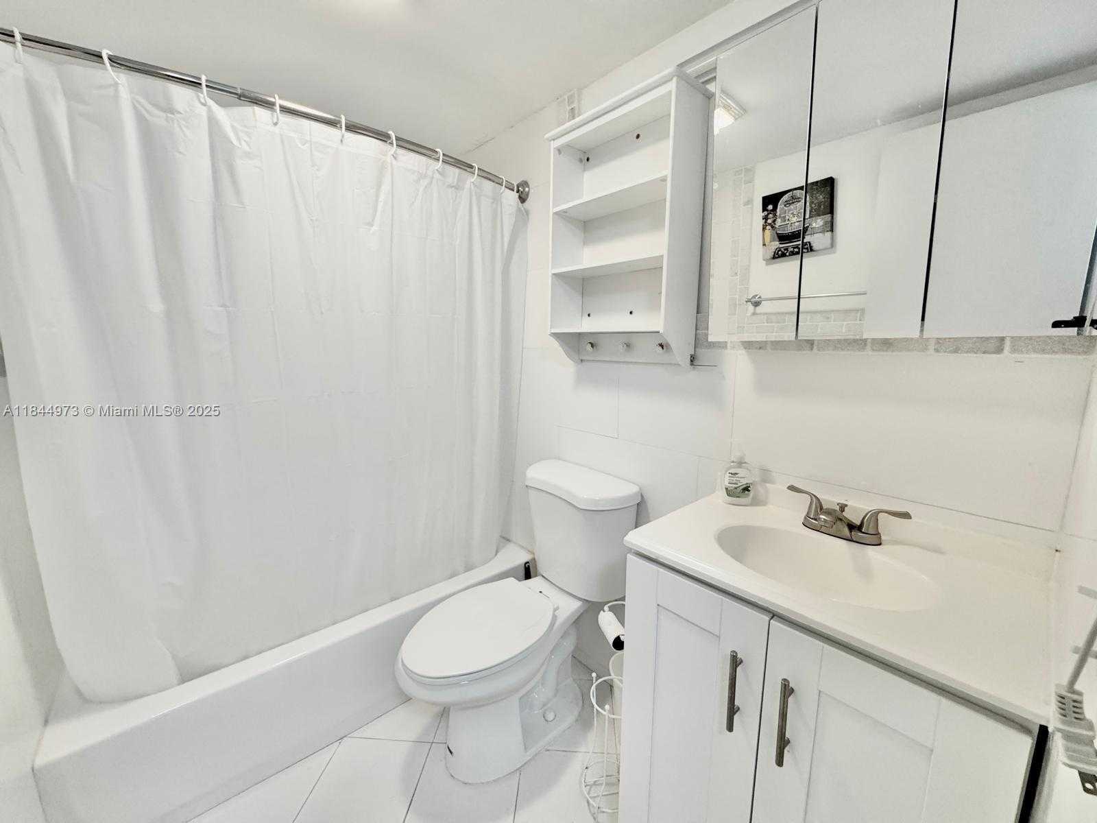 Small Image of 2145 PIERCE ST #122, Hollywood Number 10