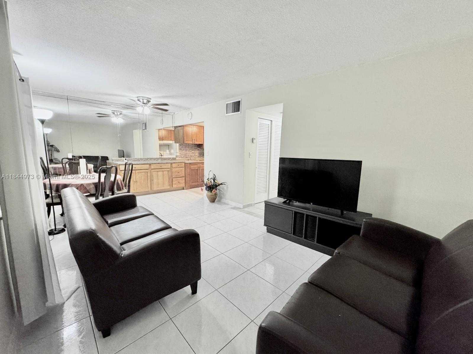 Small Image of 2145 PIERCE ST #122, Hollywood Number 3
