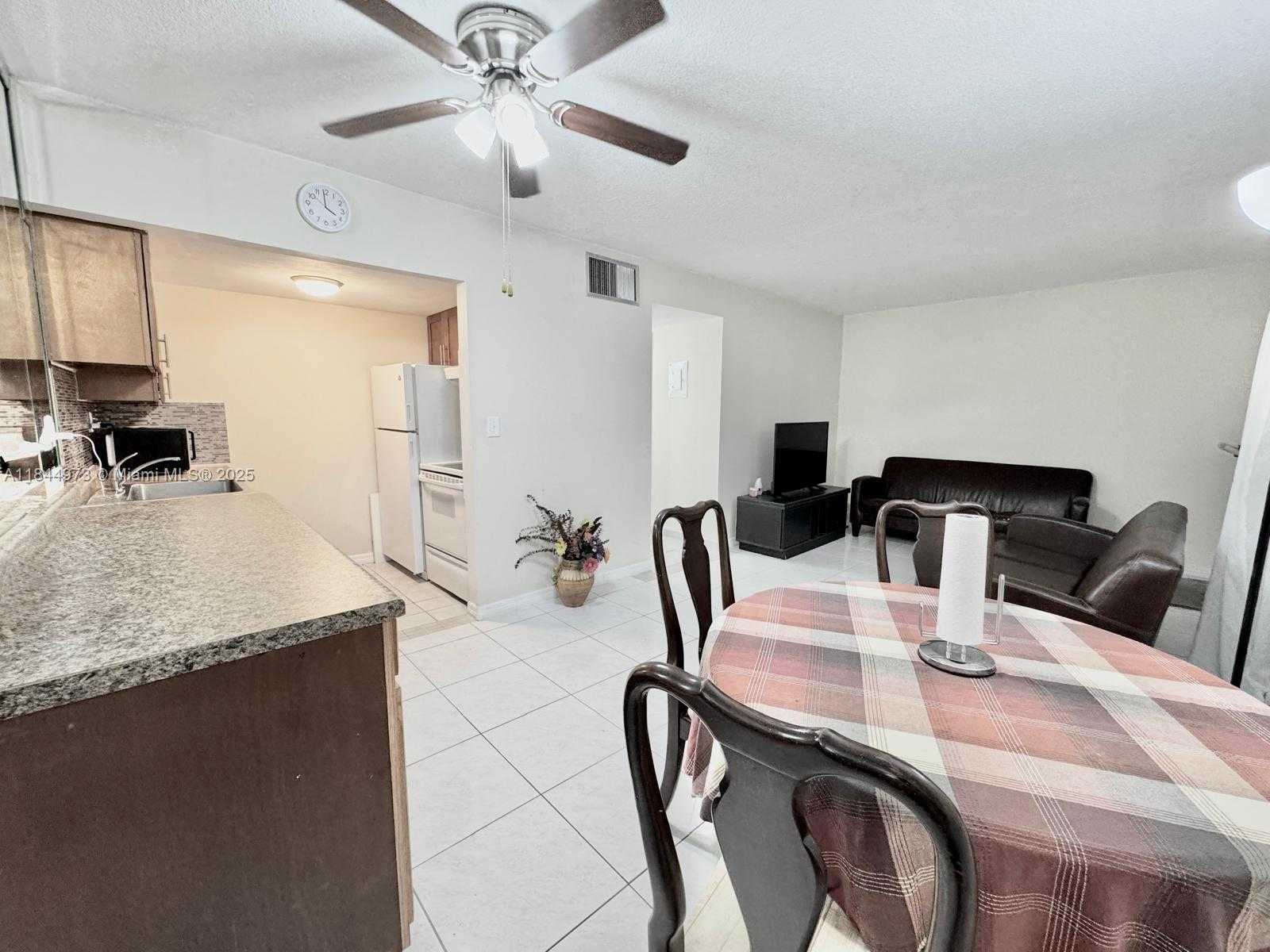 Small Image of 2145 PIERCE ST #122, Hollywood Number 4