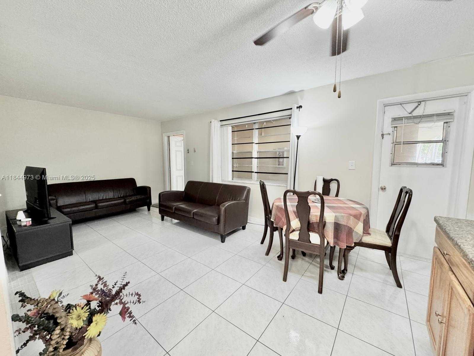 Small Image of 2145 PIERCE ST #122, Hollywood Number 5
