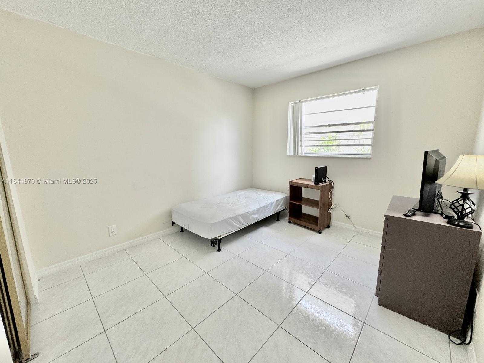 Small Image of 2145 PIERCE ST #122, Hollywood Number 7