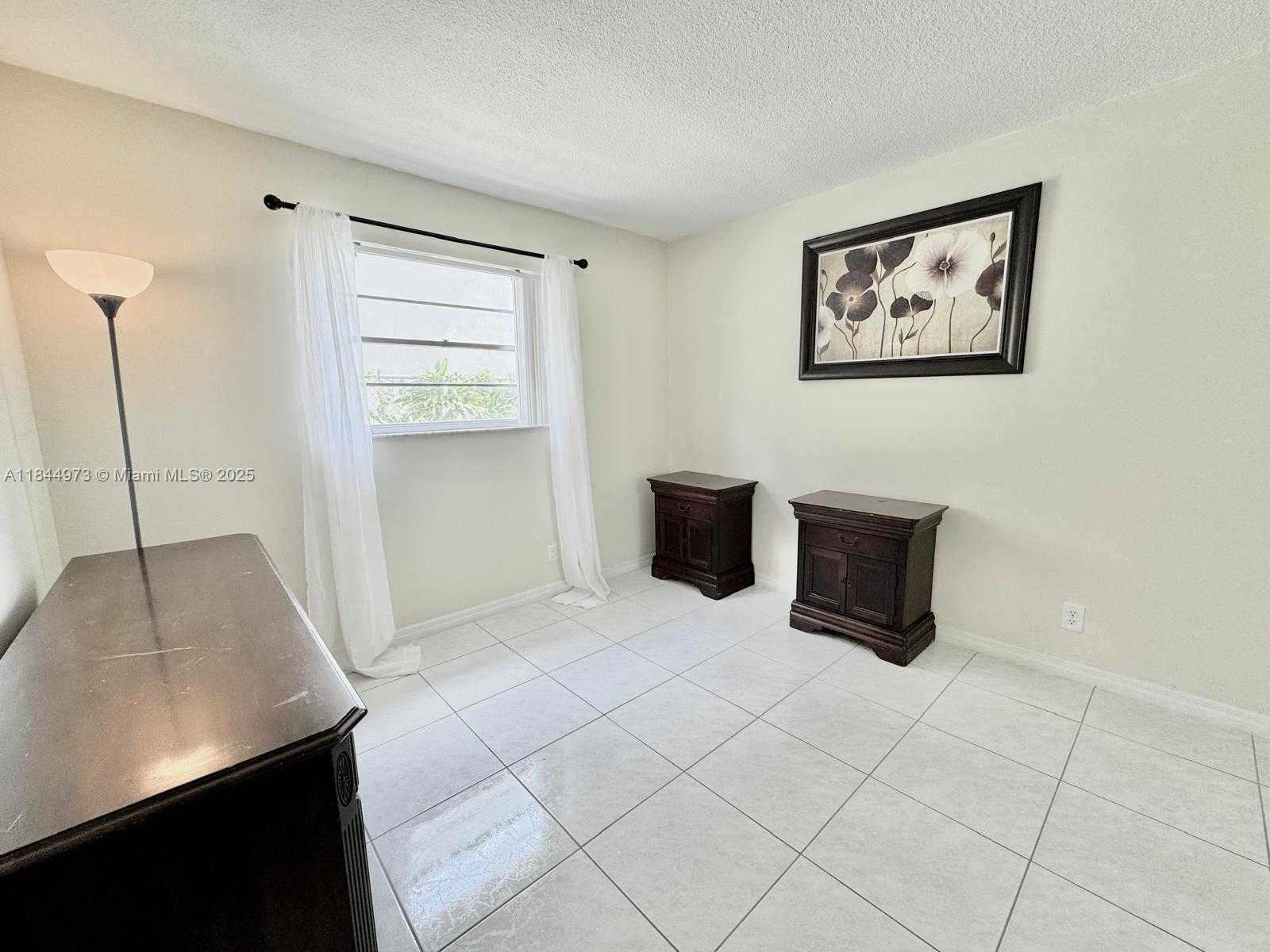 Small Image of 2145 PIERCE ST #122, Hollywood Number 8