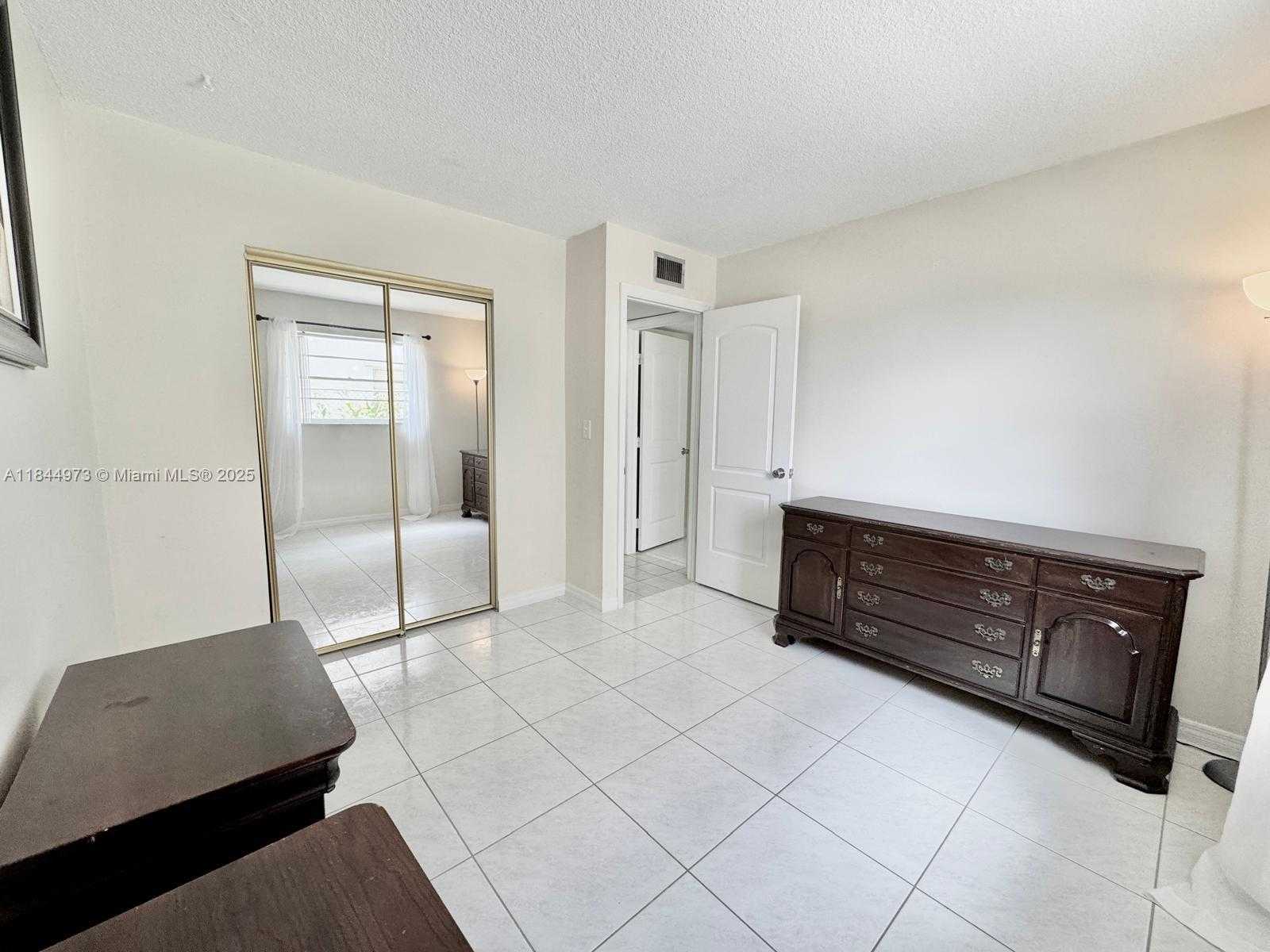 Small Image of 2145 PIERCE ST #122, Hollywood Number 9