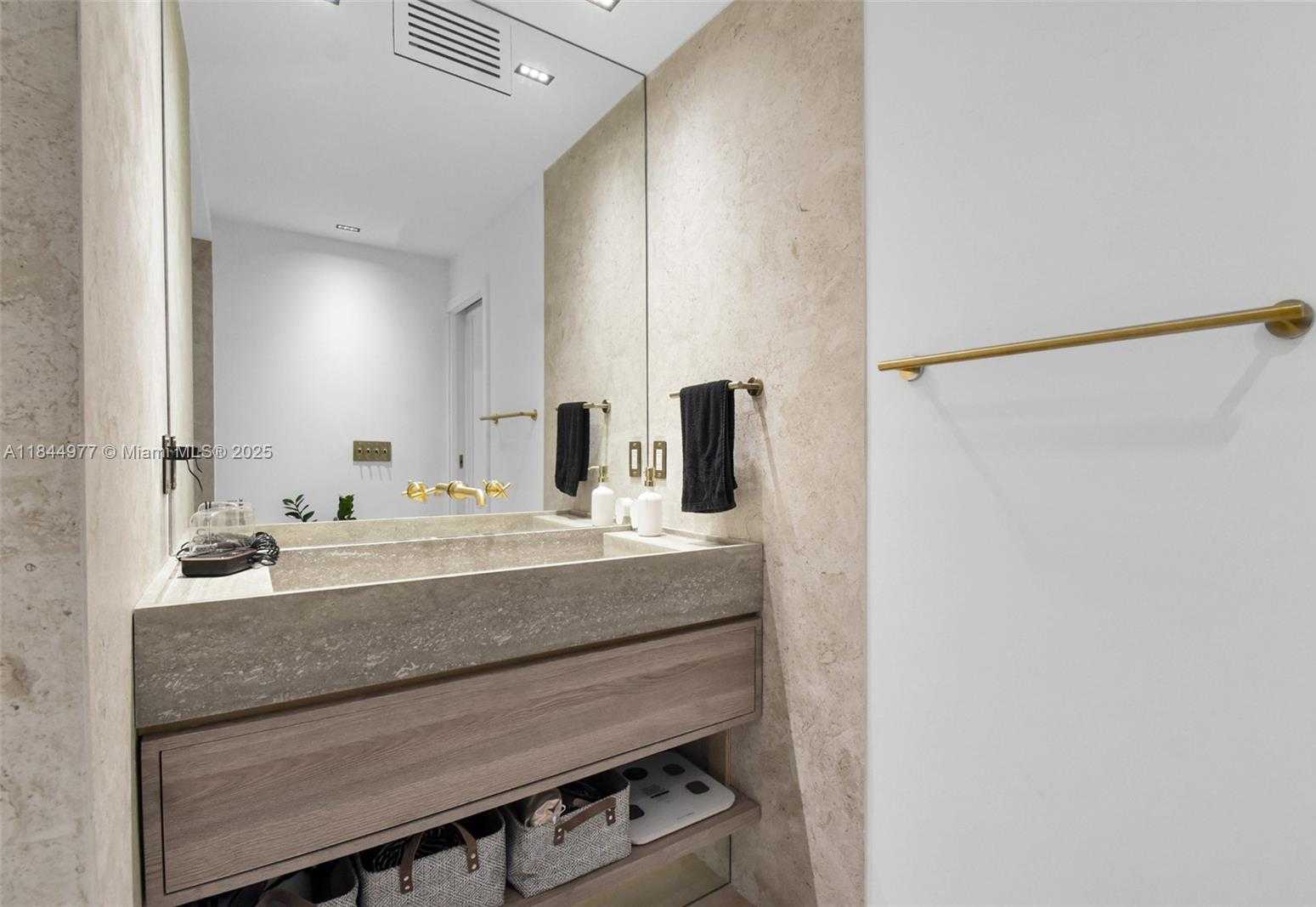 Small Image of 2301 COLLINS AVE #1201, Miami Beach Number 28