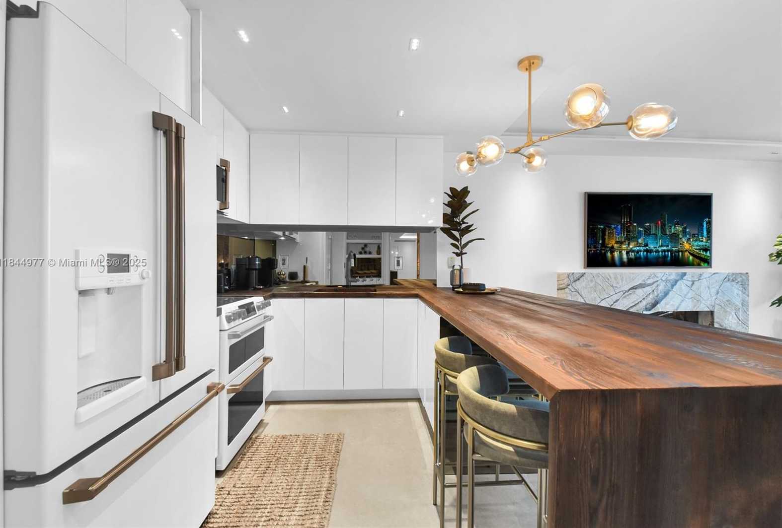 Small Image of 2301 COLLINS AVE #1201, Miami Beach Number 3