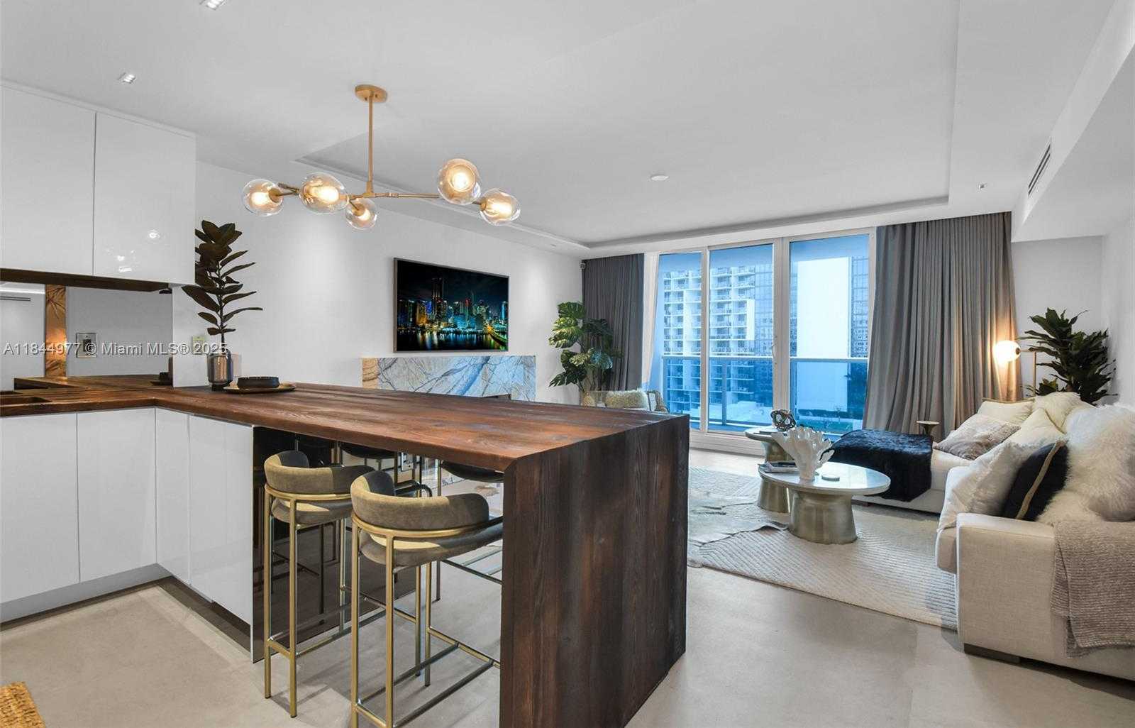 Small Image of 2301 COLLINS AVE #1201, Miami Beach Number 4