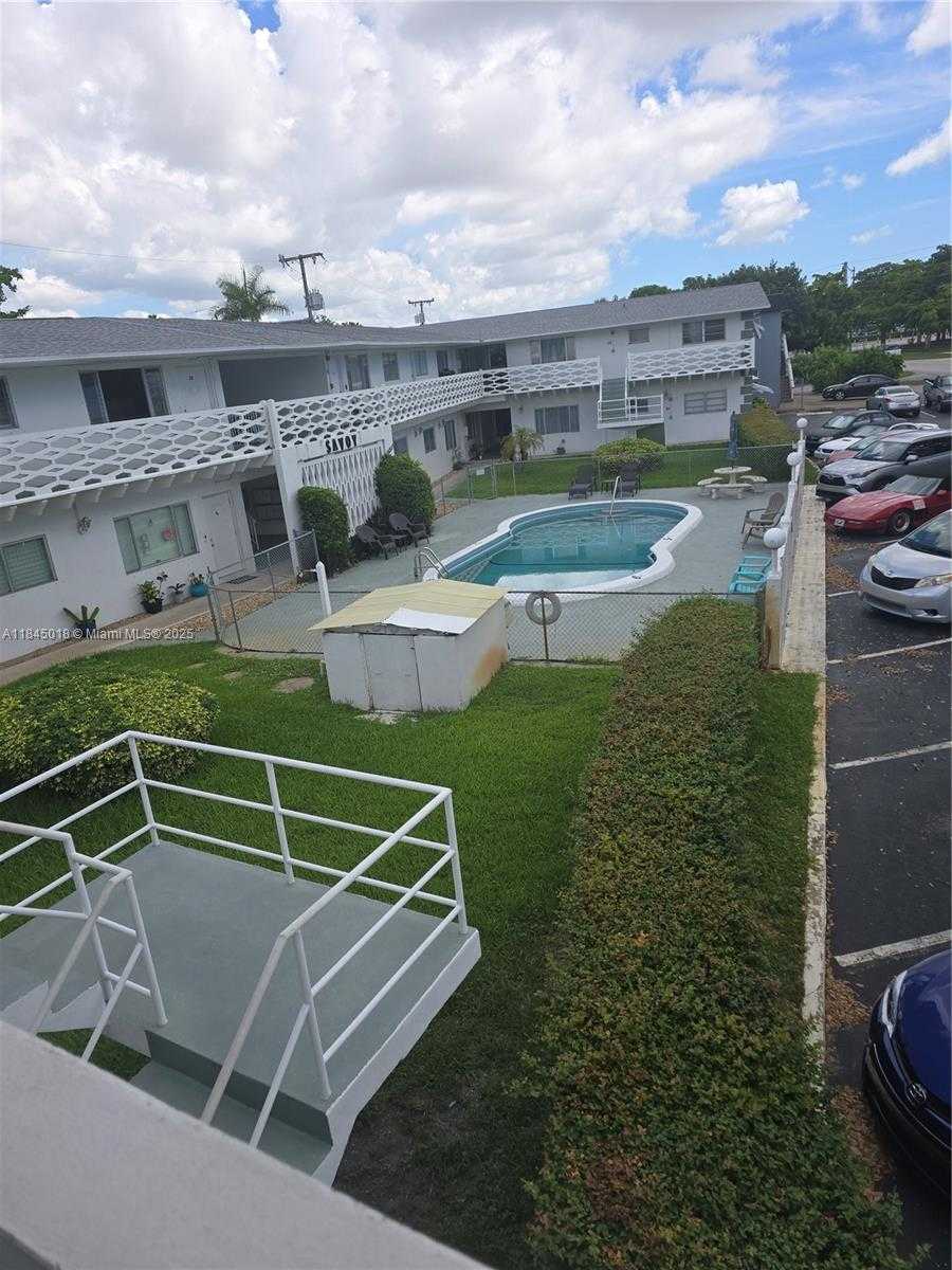 Small Image of 3847 SOUTH CIR DR #9, Hollywood Number 3