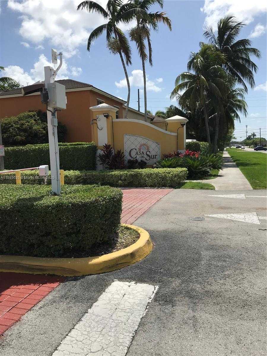 Small Image of 170 SOUTH EAST 6TH RD, Homestead Number 2