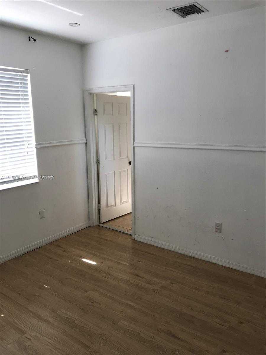 Small Image of 170 SOUTH EAST 6TH RD, Homestead Number 27