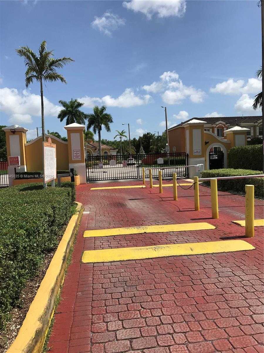 Small Image of 170 SOUTH EAST 6TH RD, Homestead Number 4