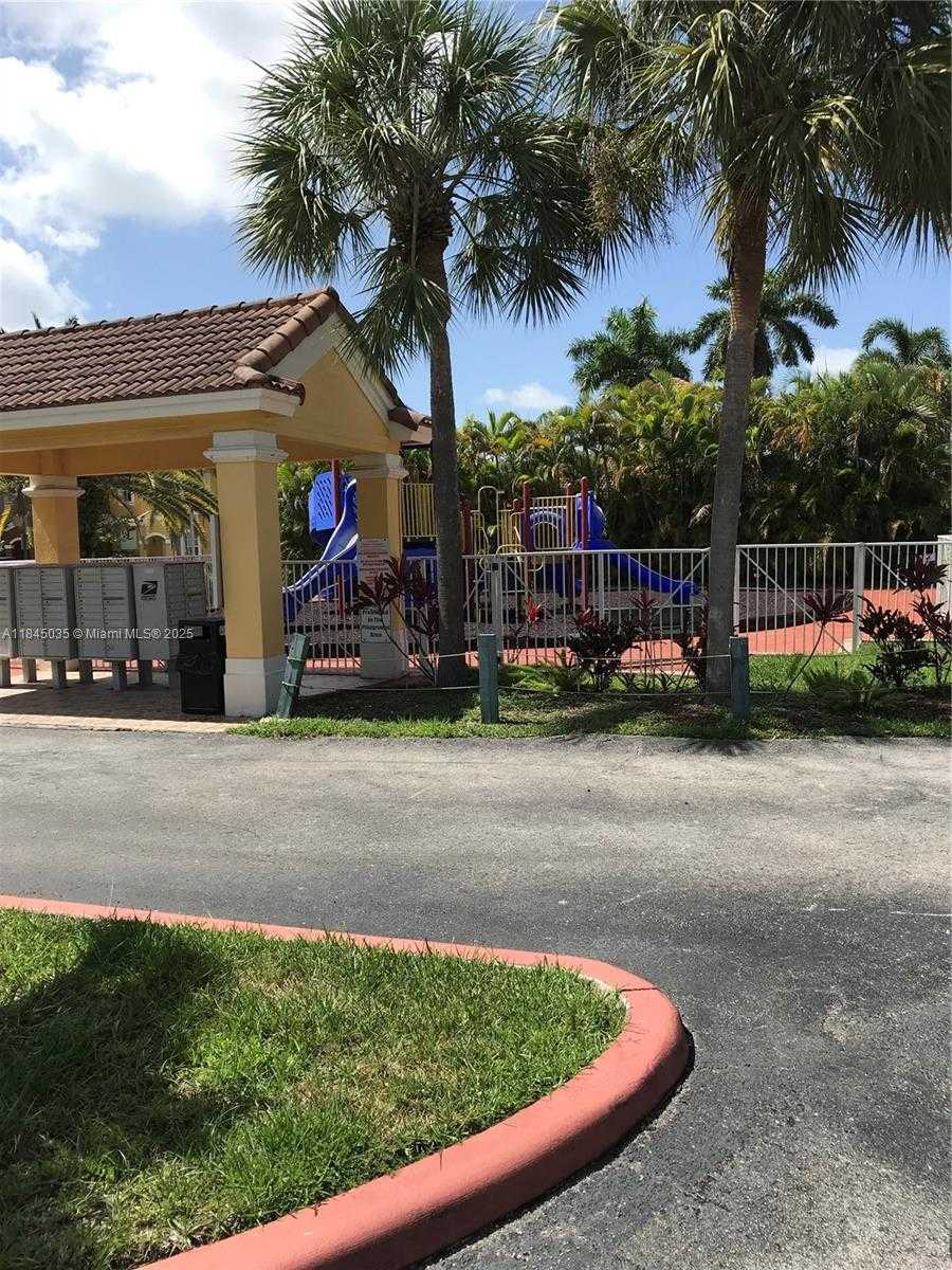 Small Image of 170 SOUTH EAST 6TH RD, Homestead Number 5