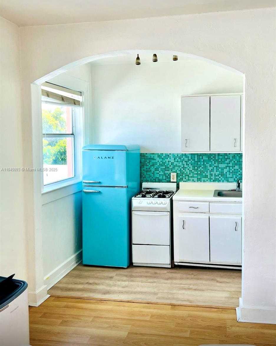 Small Image of 642 MICHIGAN AVE #24, Miami Beach Number 2