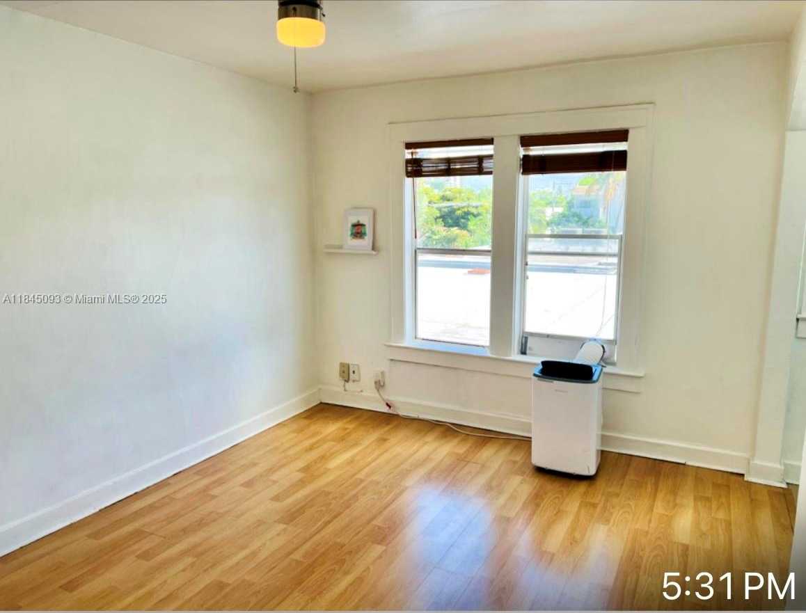 Small Image of 642 MICHIGAN AVE #24, Miami Beach Number 3