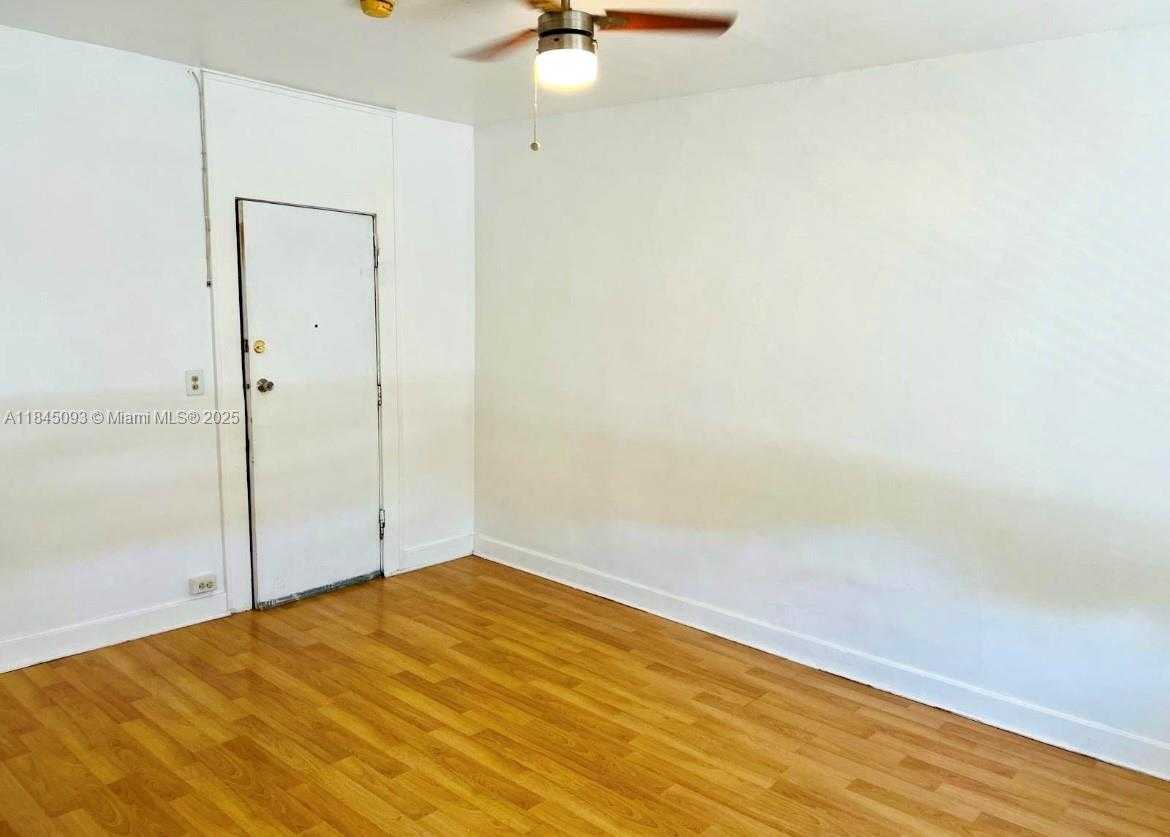 Small Image of 642 MICHIGAN AVE #24, Miami Beach Number 4