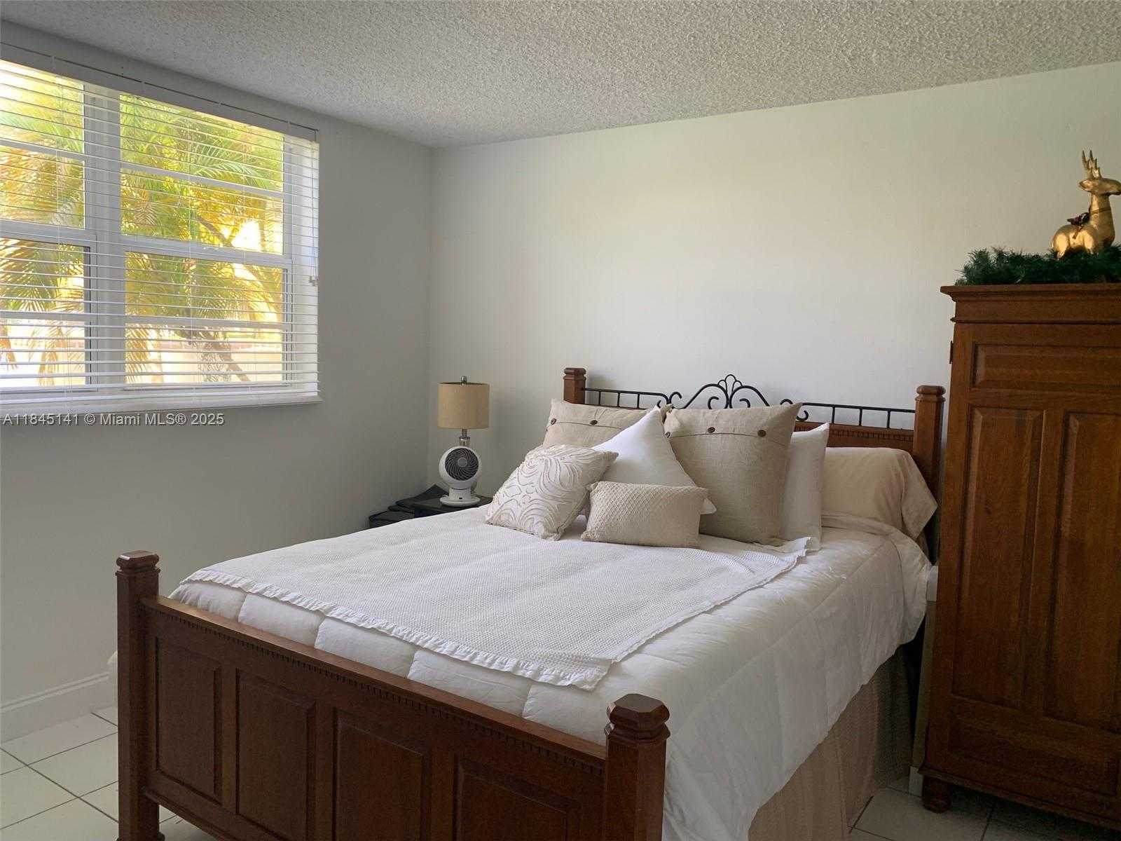 Small Image of 2999 POINT EAST DR #C110, Aventura Number 4