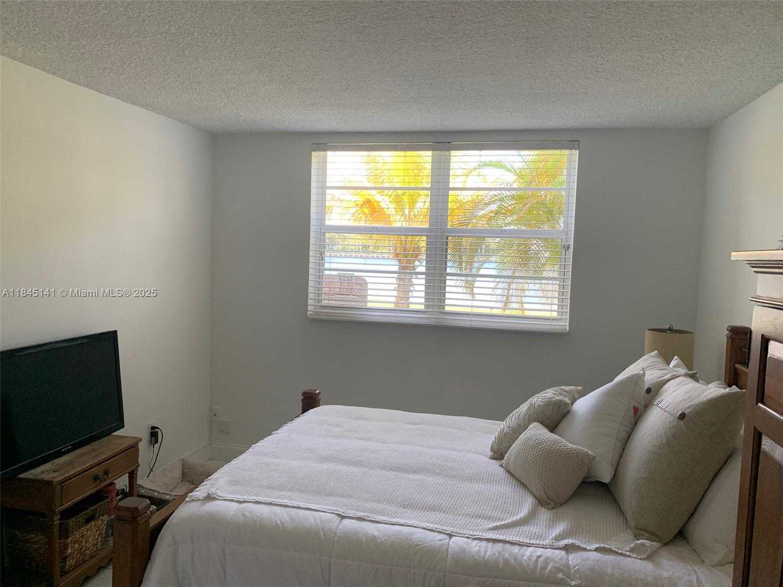 Small Image of 2999 POINT EAST DR #C110, Aventura Number 5