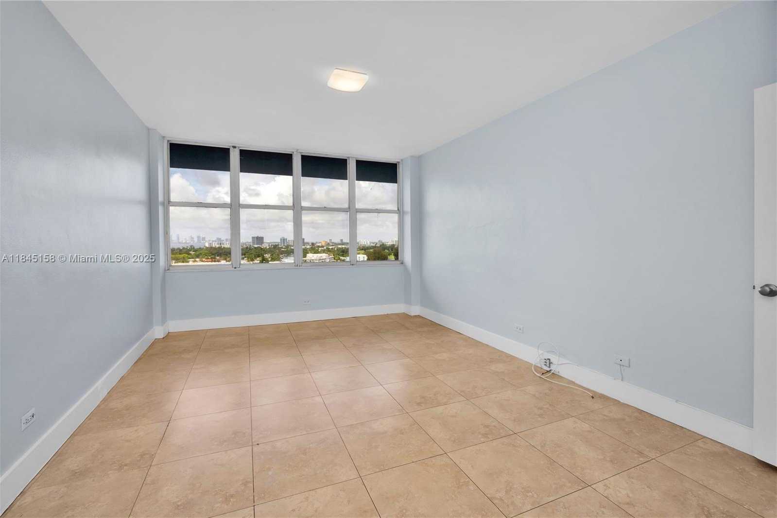 Small Image of 7441 WAYNE AVE #15E, Miami Beach Number 5