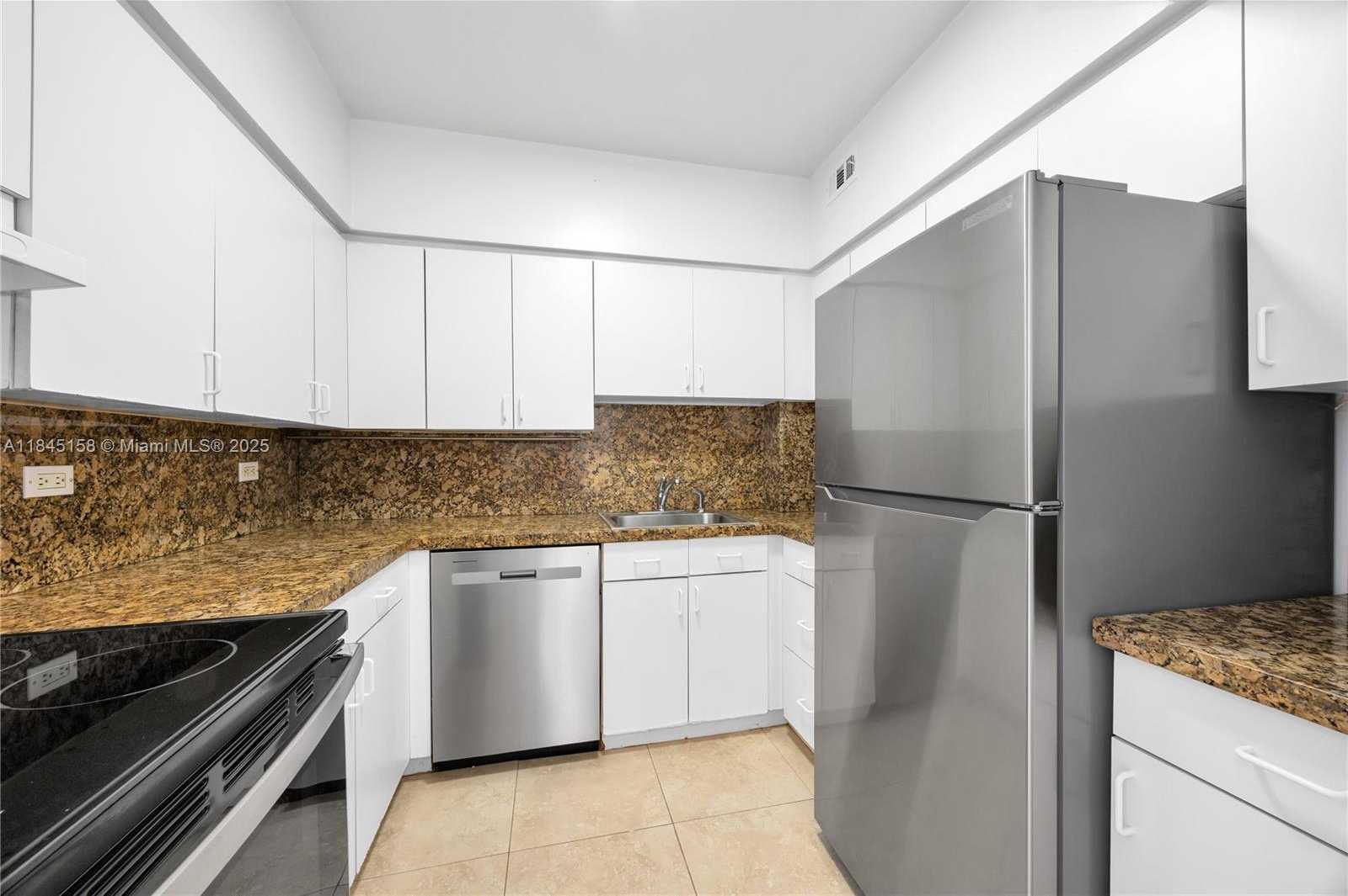 Small Image of 7441 WAYNE AVE #15E, Miami Beach Number 6