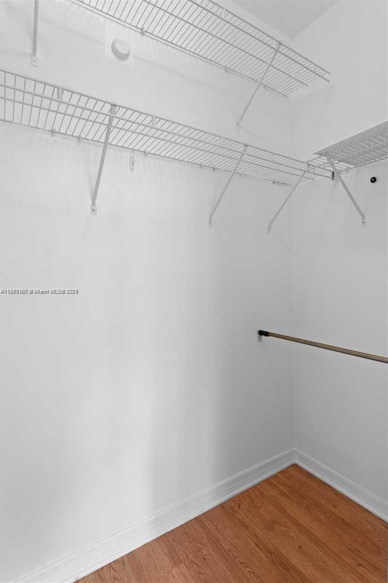 Small Image of 950 BRICKELL BAY DR #501, Miami Number 11