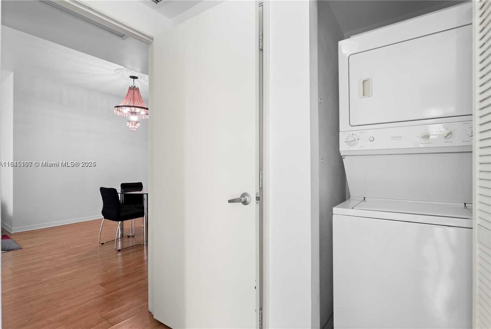 Small Image of 950 BRICKELL BAY DR #501, Miami Number 12