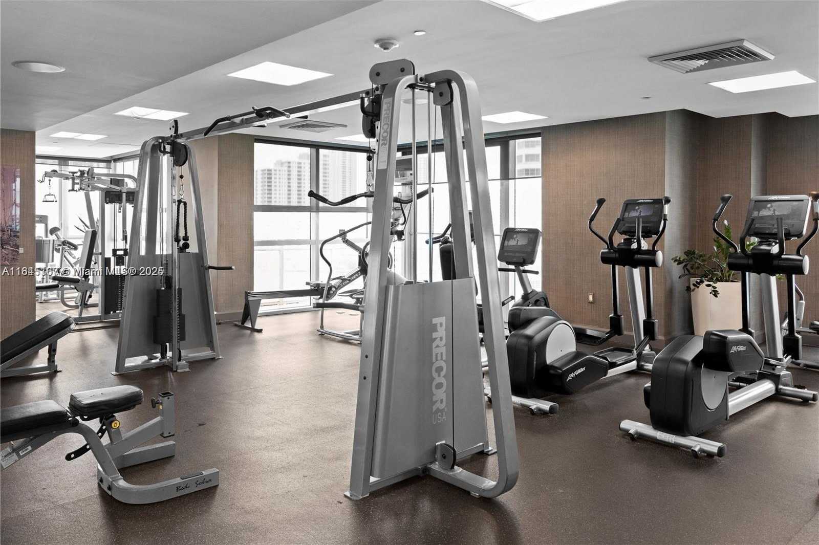 Small Image of 950 BRICKELL BAY DR #501, Miami Number 19