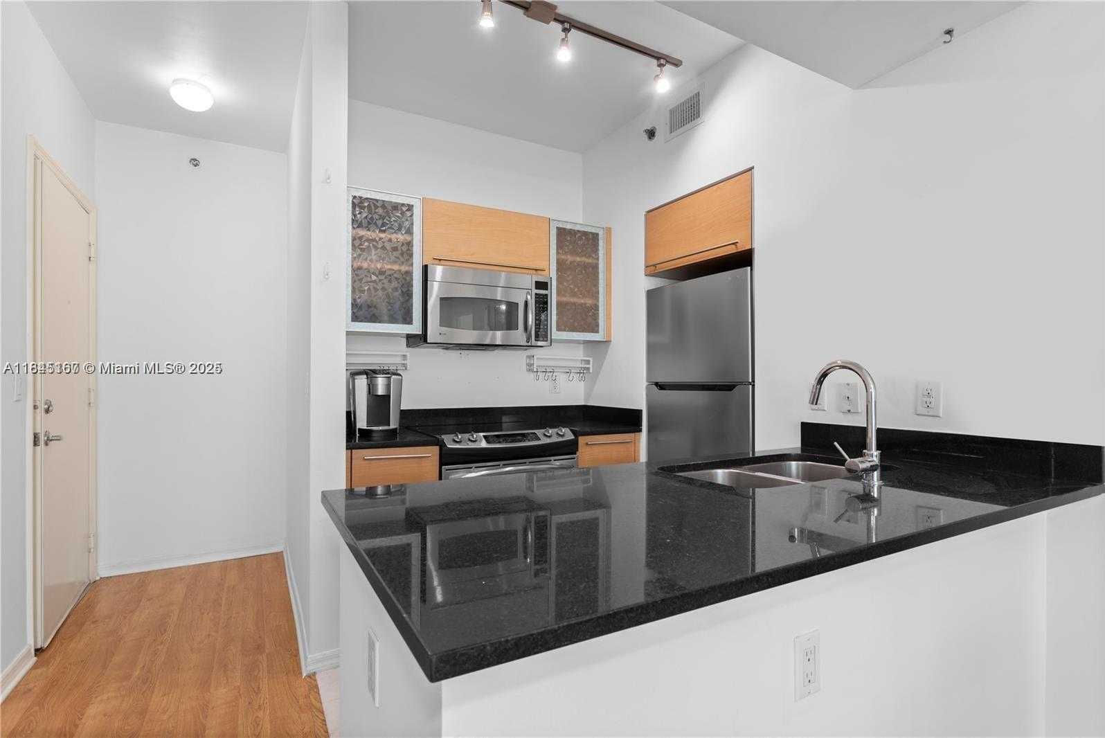 Small Image of 950 BRICKELL BAY DR #501, Miami Number 2