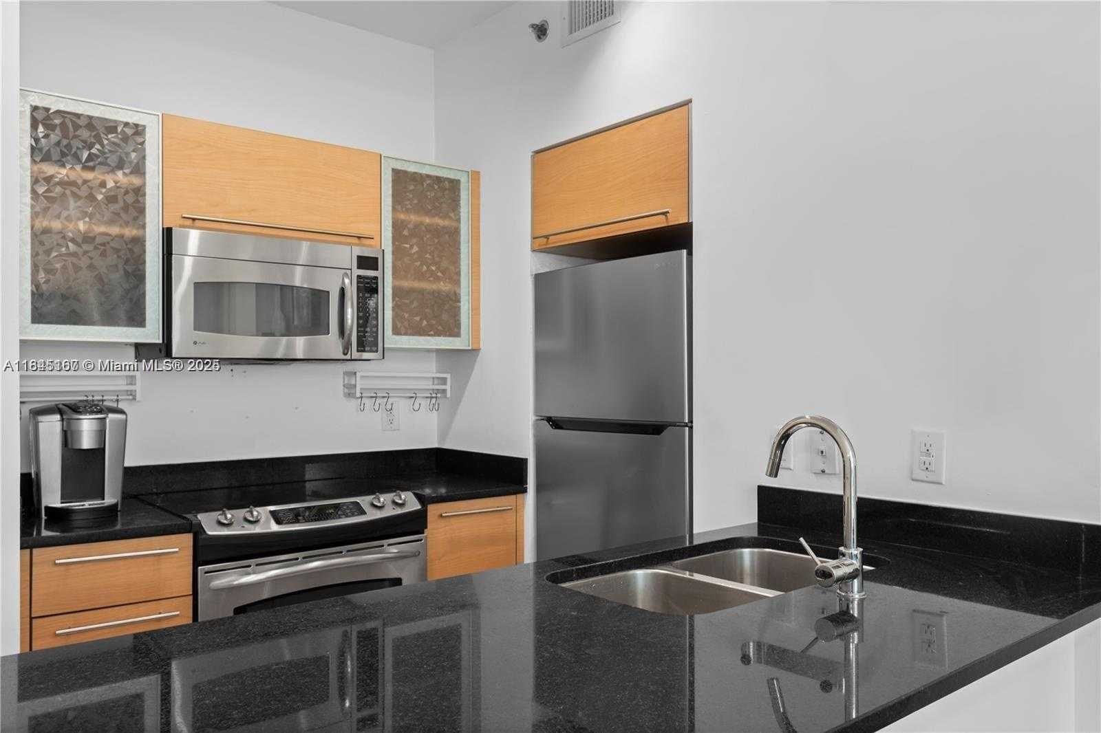 Small Image of 950 BRICKELL BAY DR #501, Miami Number 3