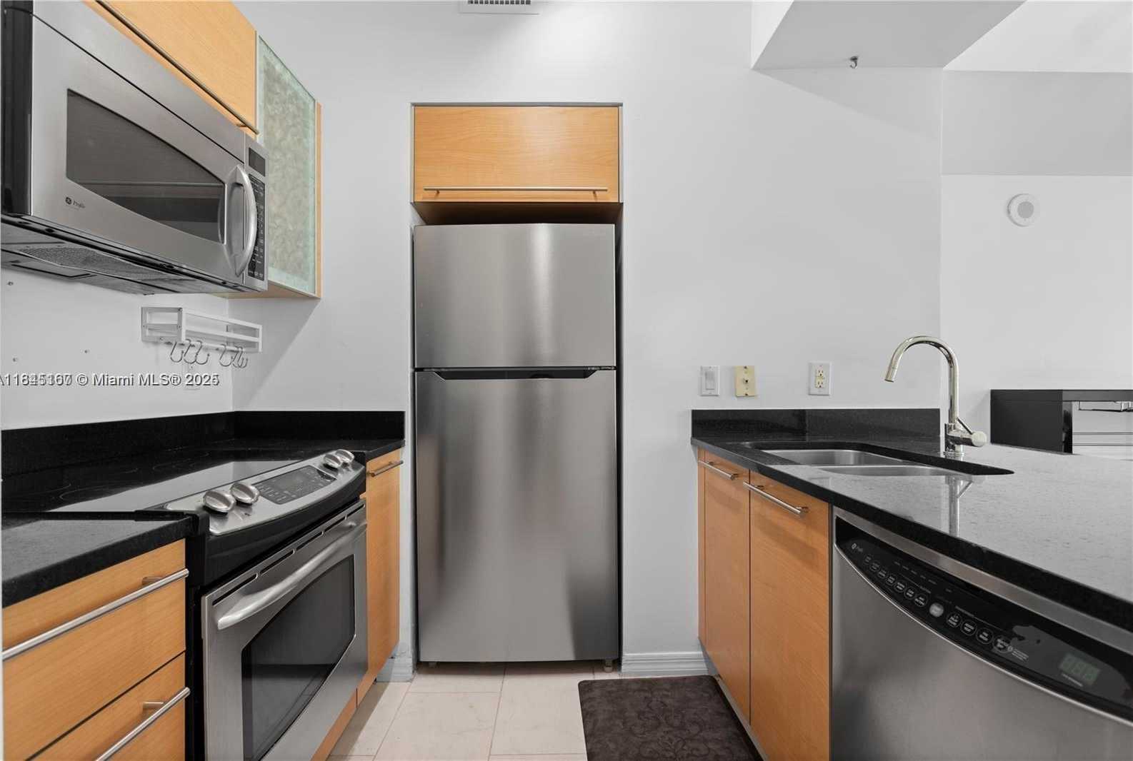 Small Image of 950 BRICKELL BAY DR #501, Miami Number 4
