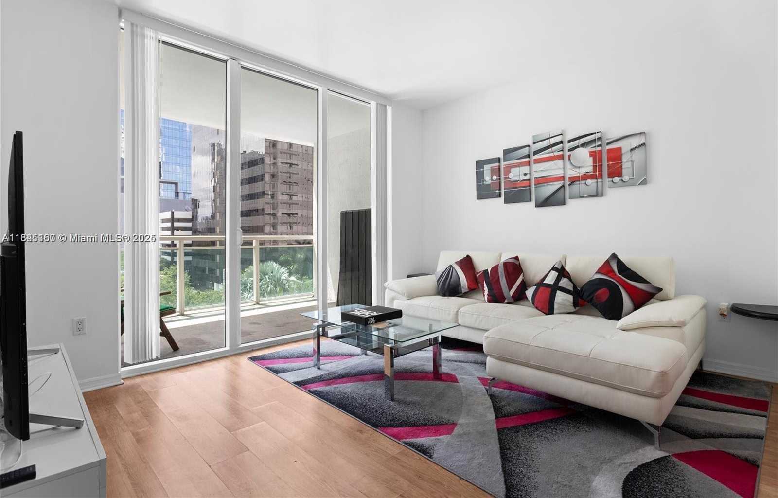 Small Image of 950 BRICKELL BAY DR #501, Miami Number 8