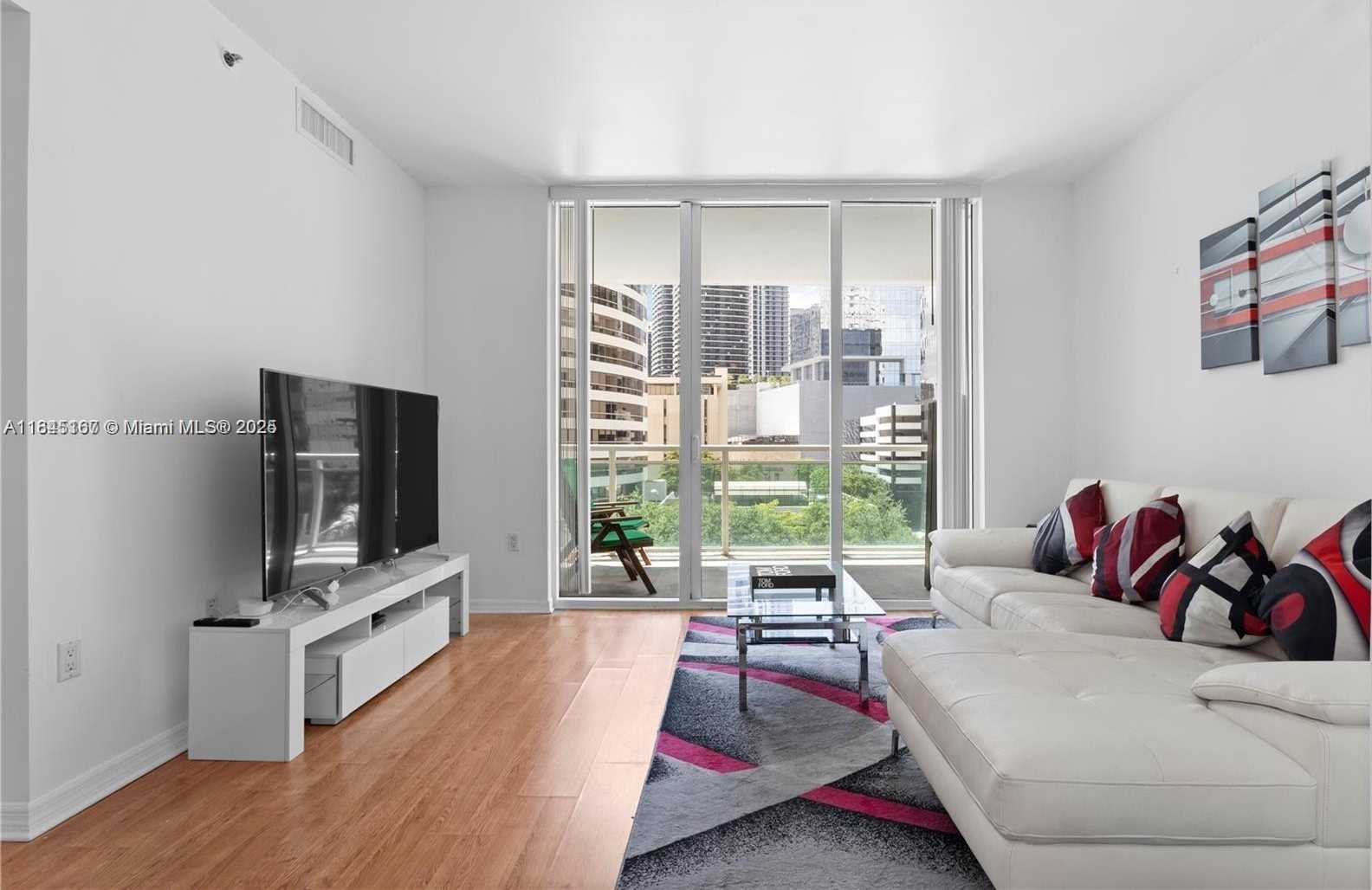 Small Image of 950 BRICKELL BAY DR #501, Miami Number 9