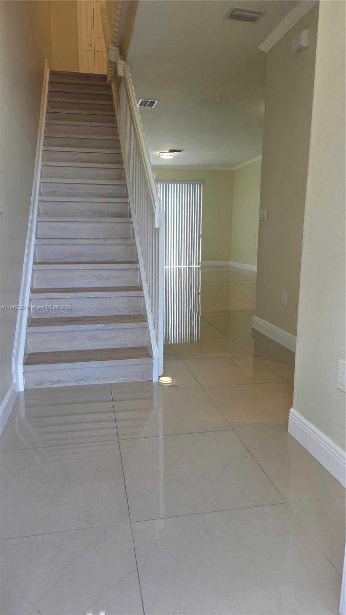 Small Image of 5590 NORTH WEST 107TH AVE #1111, Doral Number 3