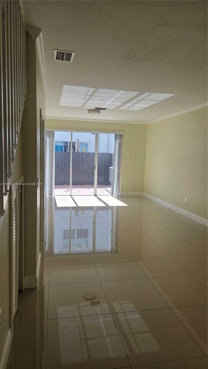Small Image of 5590 NORTH WEST 107TH AVE #1111, Doral Number 4