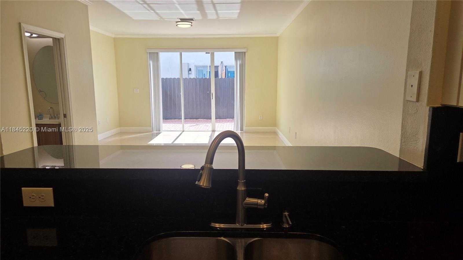 Small Image of 5590 NORTH WEST 107TH AVE #1111, Doral Number 6