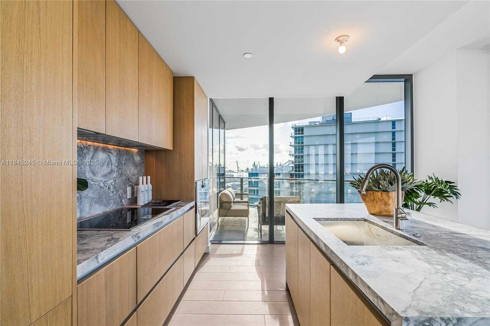 Small Image of 500 ALTON #2305/06, Miami Beach Number 4