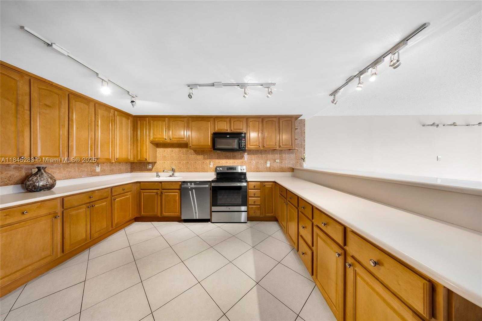 Small Image of 600 THREE ISLANDS BLVD #212, Hallandale Beach Number 11