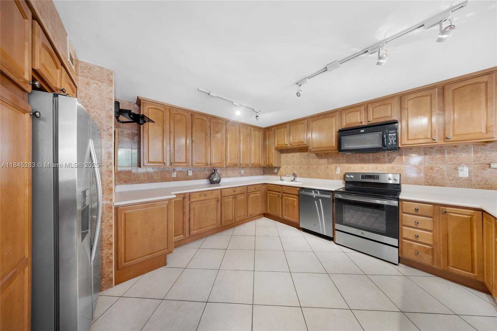 Small Image of 600 THREE ISLANDS BLVD #212, Hallandale Beach Number 12