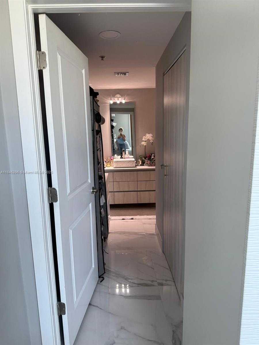 Small Image of 275 NORTH EAST 18TH ST #1405, Miami Number 20