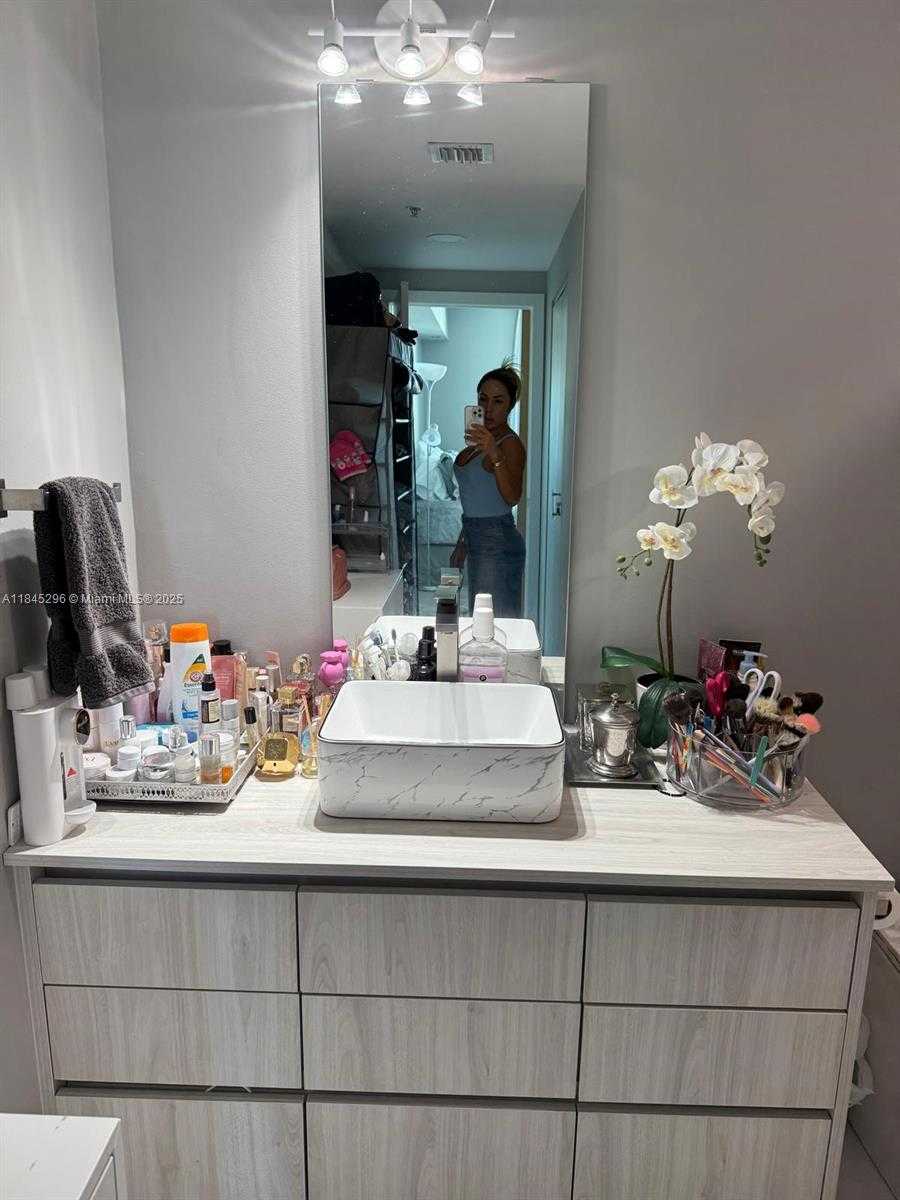 Small Image of 275 NORTH EAST 18TH ST #1405, Miami Number 24